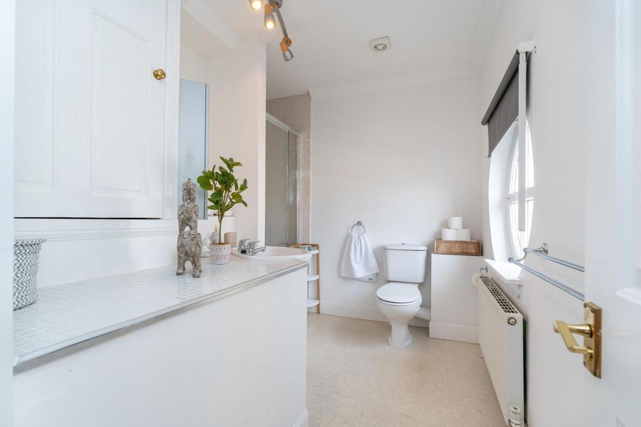 New Four Bedroom House - All Rooms Ensuite Stirling Eksteriør bilde