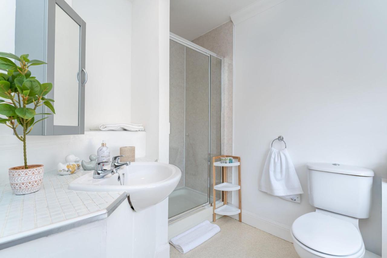 New Four Bedroom House - All Rooms Ensuite Stirling Eksteriør bilde