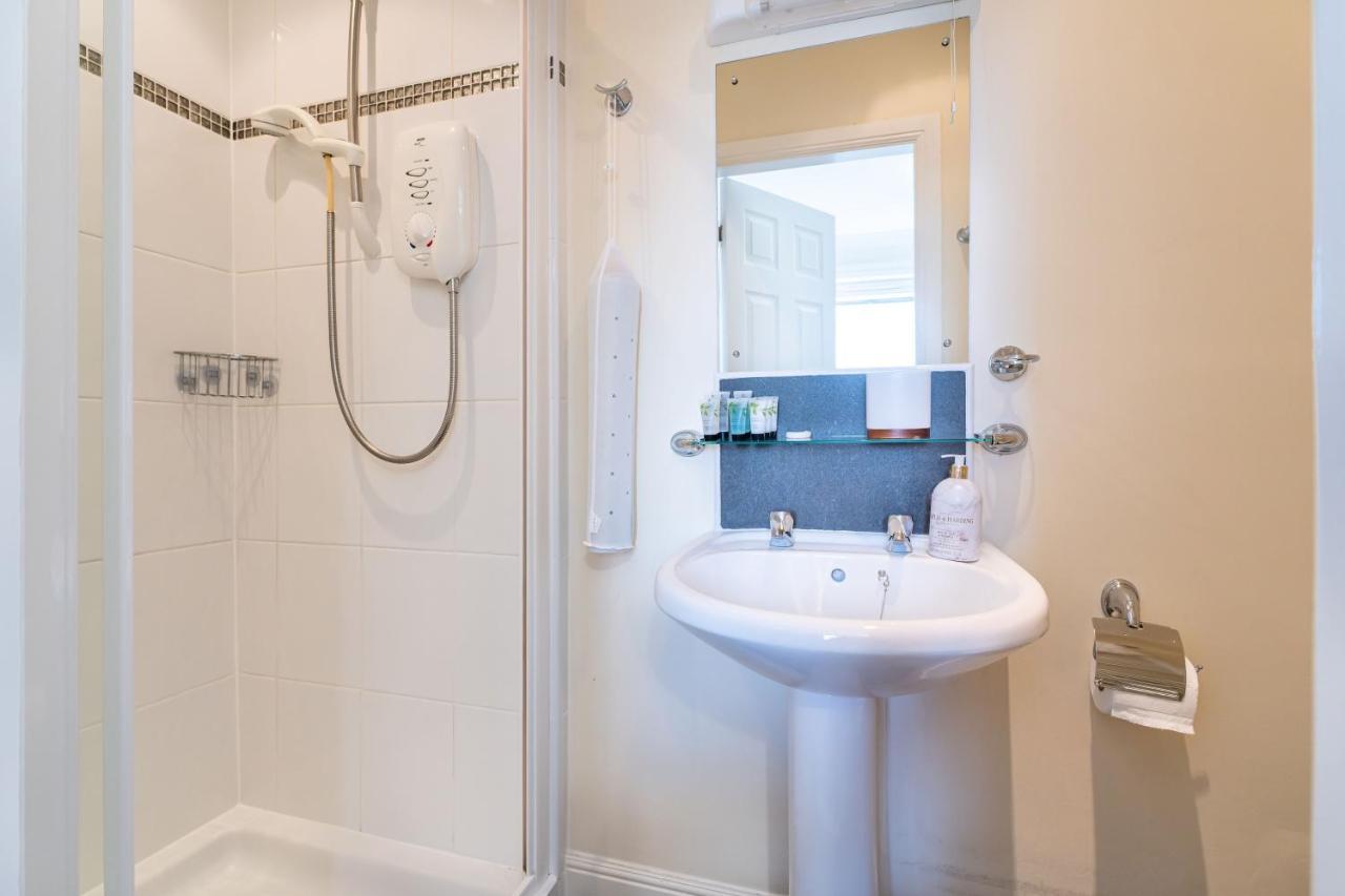 New Four Bedroom House - All Rooms Ensuite Stirling Eksteriør bilde