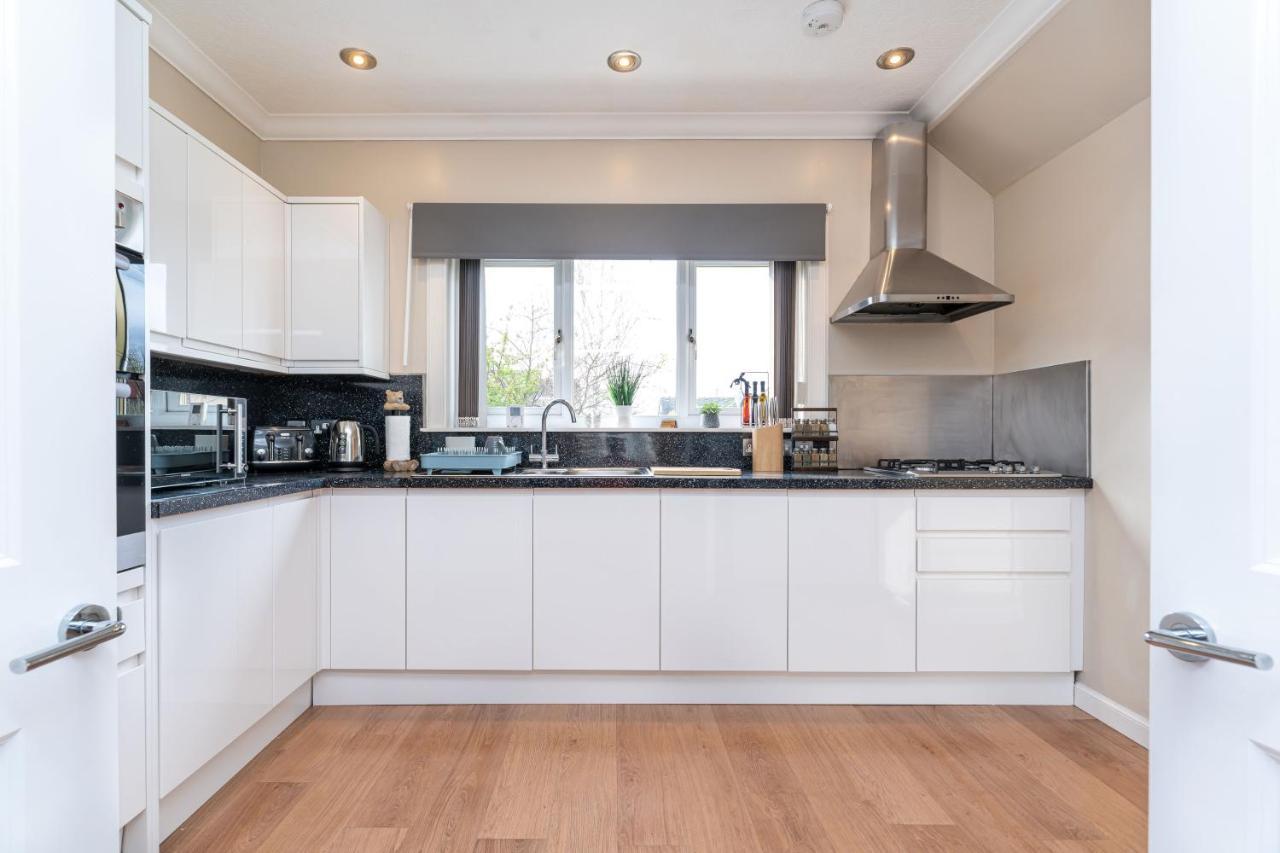 New Four Bedroom House - All Rooms Ensuite Stirling Eksteriør bilde